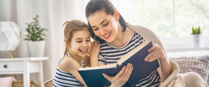 Apprendre l’anglais dès le plus jeune âge: livres, comptines et premières découvertes